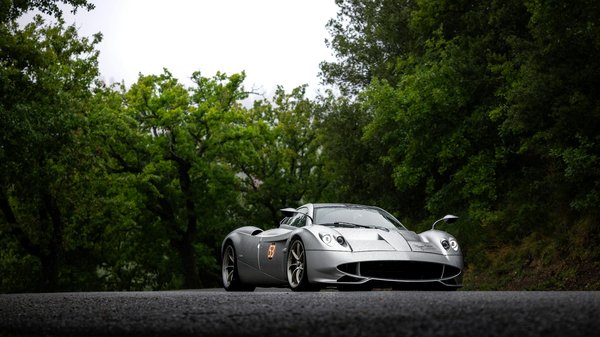 What are the key challenges facing the UK automotive supply chain?